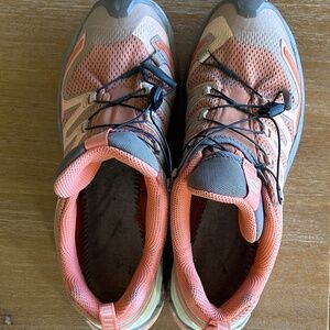 Size 9 - Salomon XA Pro 3D  Womens Coral / Peach color, EUC